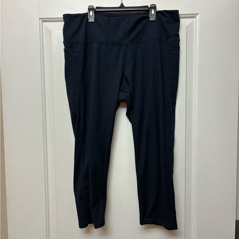 Danskin Women's Capri Navy Leggings